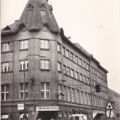 Pohlednice vydaná nakladatestvím Orbis Praha v listopadu 1968, foto J. Polívka. Se semaforem nad křižovatkou