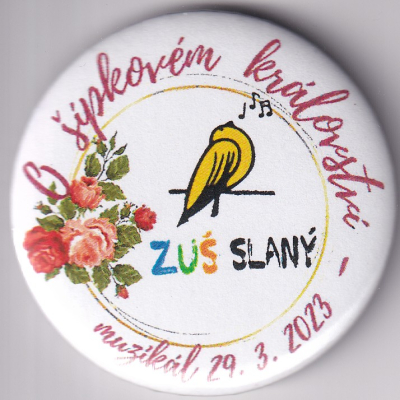 Placka vydaná k Muzikálu ZUŠ Slaný v roce 2023. Ze sbírky Jiřího Popoviče.
