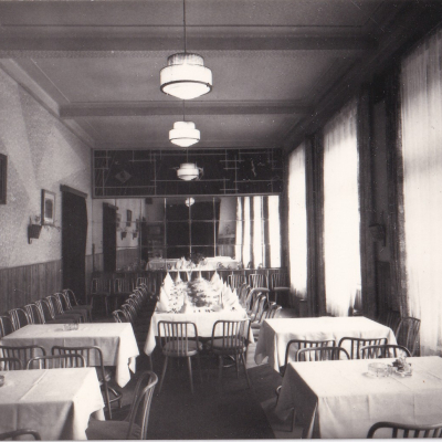 Pohlednice vydaná nakladatestvím Orbis Praha v říjnu 1969, foto M. Sládek. Ze souboru 7 fotografií Restaurace Kladno - Slaný
