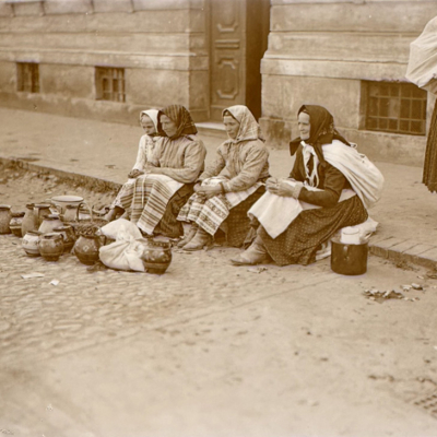 Venkovani prodávají ovoce! na městských ulicích Československo 1928