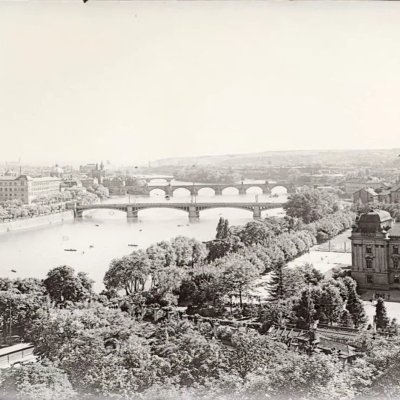 Sedm mostů přes řeku Vltavu v Praze Československo 1928