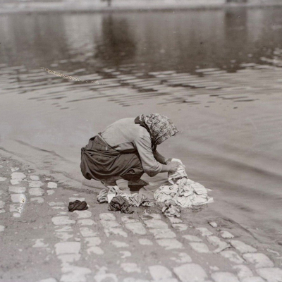 Praní v řece Vltavě, Praha, Československo 1928